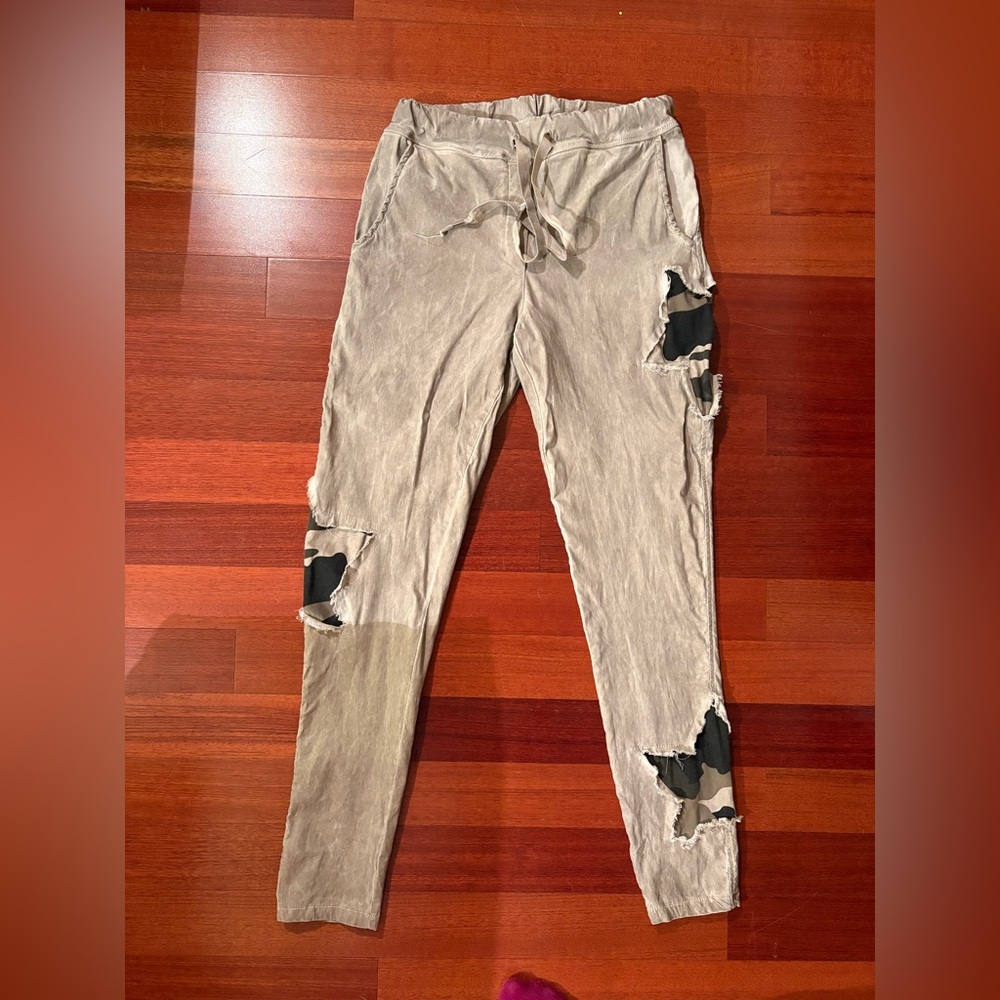 Tempo Paris gray/beige Distressed star Women skinny leg pants - size Small